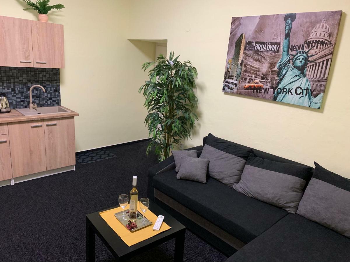 Apartman Alesta Bruntál Buitenkant foto