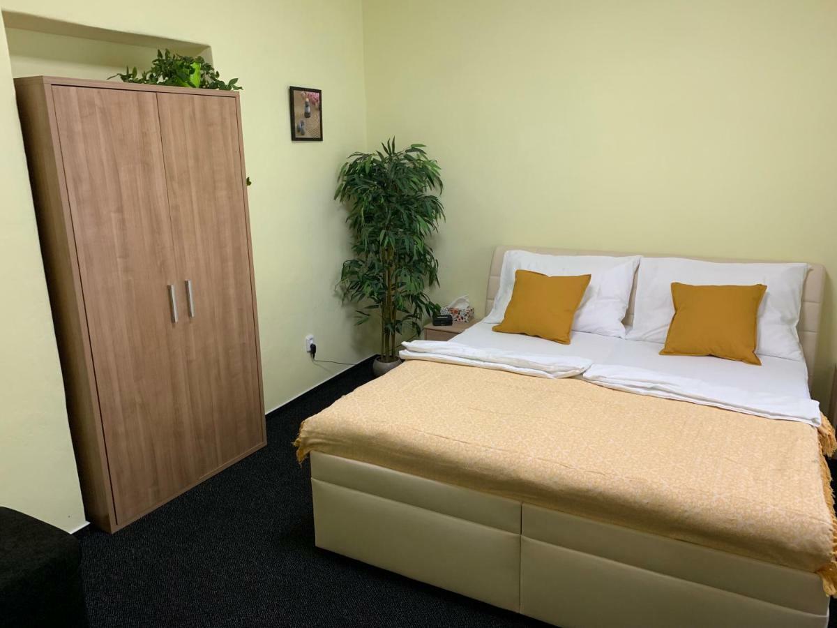 Apartman Alesta Bruntál Buitenkant foto