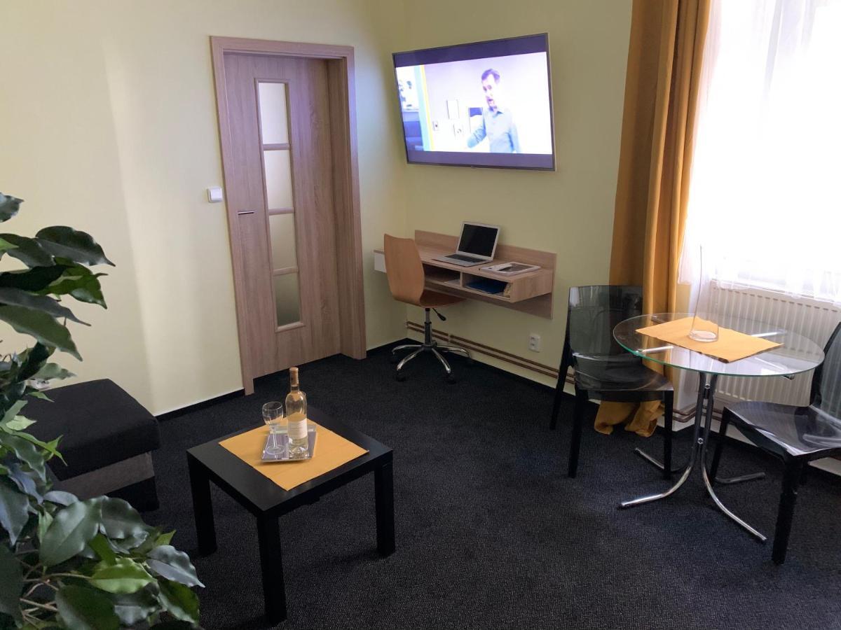 Apartman Alesta Bruntál Buitenkant foto